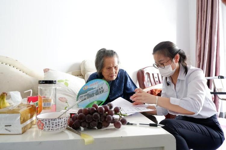 上班休闲喝茶